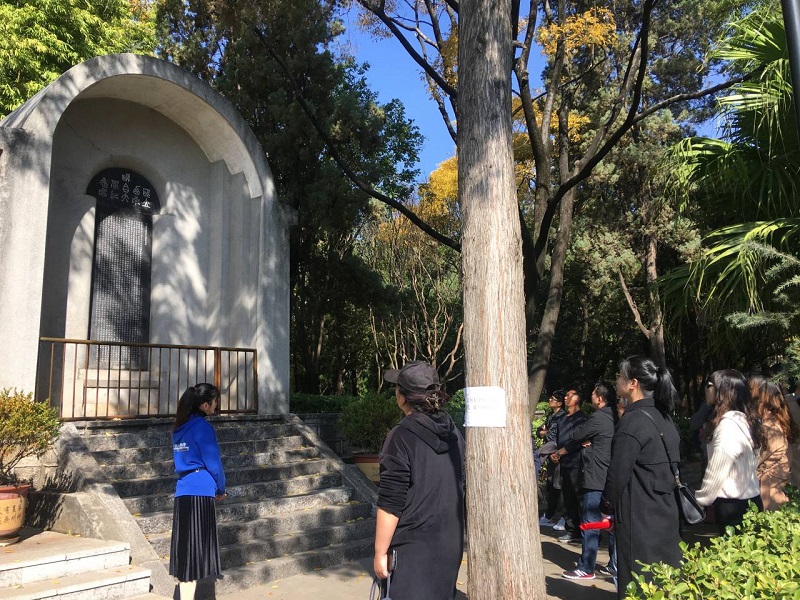 1575613908125089.jpg 參觀國立西南聯(lián)合大學(xué)紀念碑.jpg