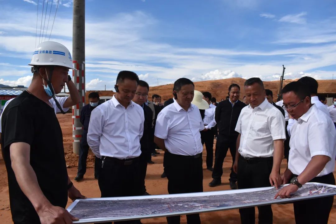 1652666451937800.jpg 2022-05-11-楊國宗到祥云財富鐵路專用線項目調研.jpg