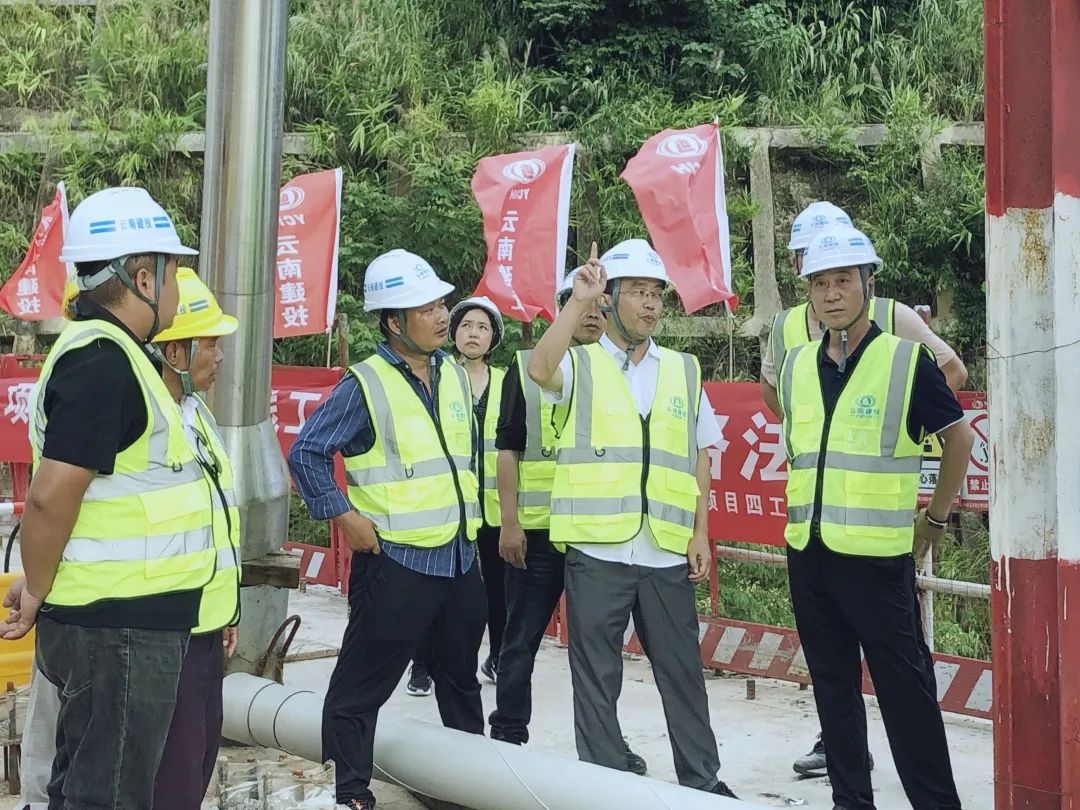 1660613827228032.jpg 金光祥帶隊到景洪神秘谷大橋項目檢查指導.jpg
