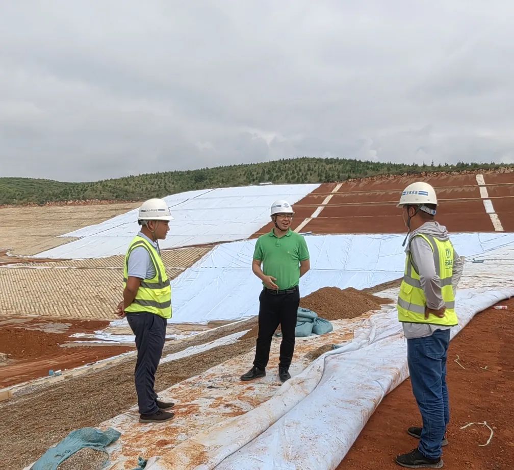 1660614209704022.jpg 8月13日,公司副總經理(主持經理層工作)、總經濟師李元鴻到紅罩塘項目進行檢查指導.jpg