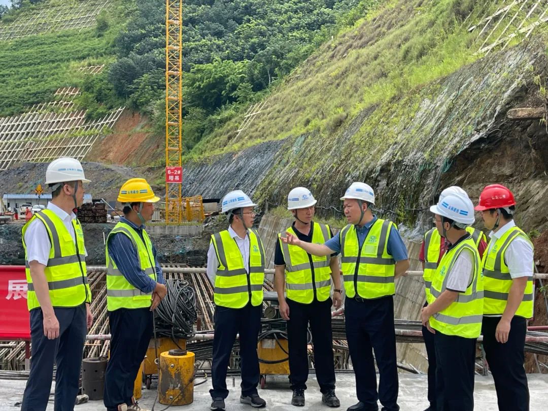 1660614822645023.jpg 陳祖軍一行到景洪市神秘谷瀾滄江大橋項目調研2.jpg