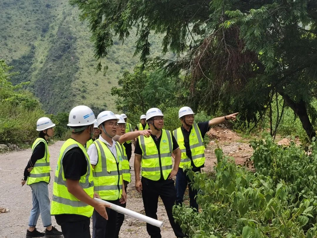 1662035000107629.jpg 李元鴻帶隊到峨石紅項目開展項目策劃評審及“送清涼”慰問活動3.jpg
