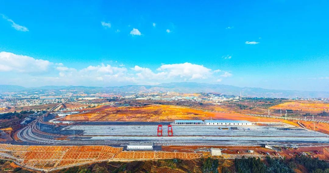 1672712383861817.jpg 2022-12-29-云南省最大鐵路專用線——祥云財富鐵路專用線開通運營.jpg